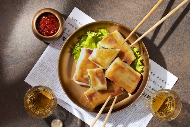 무료 사진 삼발 어레인지가 있는 맛있는 식사