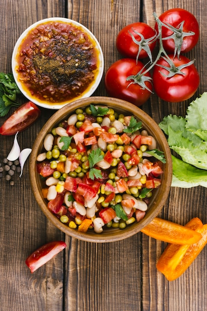 Бесплатное фото Вкусный мексиканский ассортимент со специями и овощами