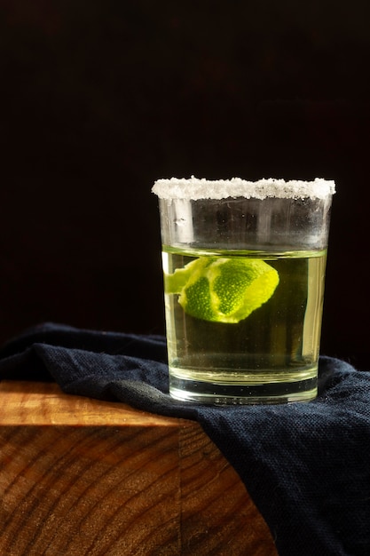 Free photo delicious mezcal beverage arrangement