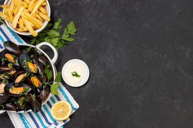 Free photo delicious mussel with french fries