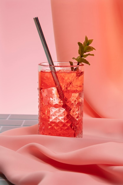 Free photo delicious negroni drink with mint