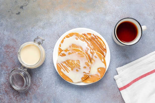 Free photo delicious pancakes with condensed milk