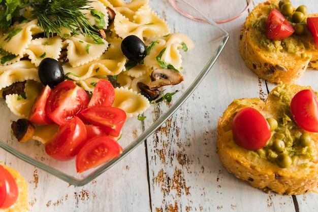 Free photo delicious pasta dish with ciccheti