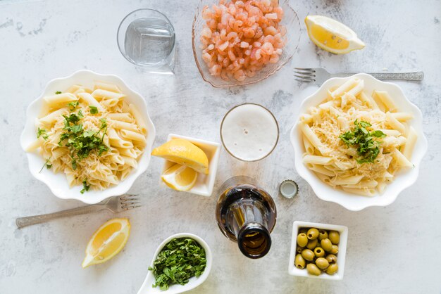 재료로 만든 맛있는 파스타 요리