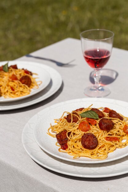 Free photo delicious pasta with chorizo slices