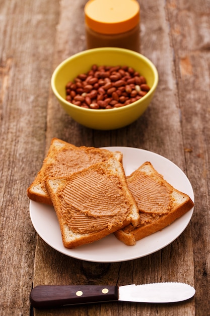 Free photo delicious peanut butter on a toast