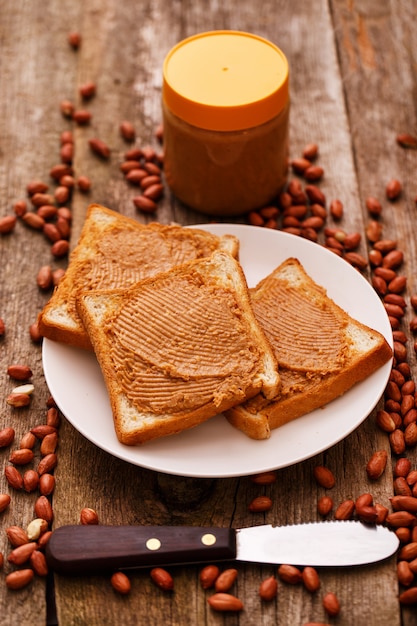 Free photo delicious peanut butter on a toast