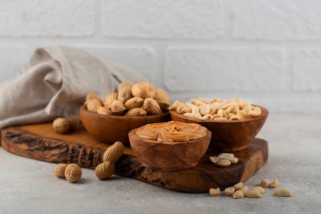 Free photo delicious peanuts in bowls arrangement