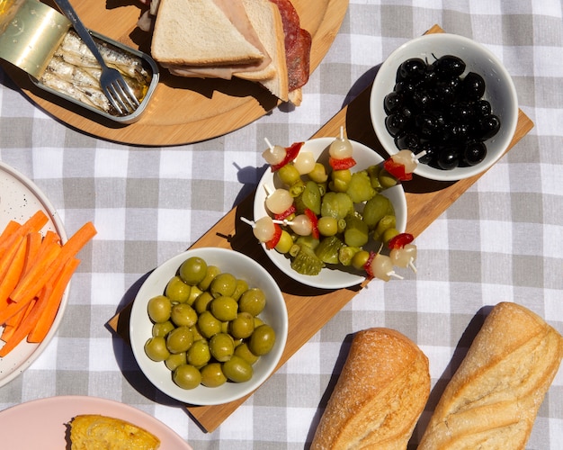 Free photo delicious picnic still life