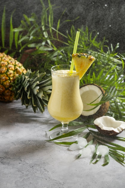 Free photo delicious pina colada cocktail