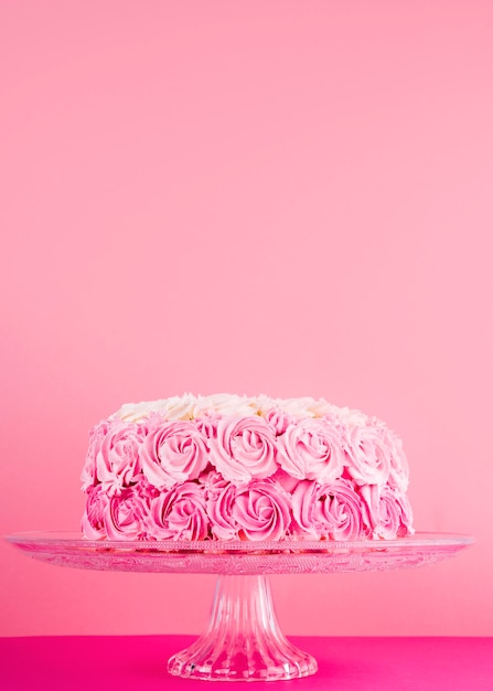 Free photo delicious pink cake with roses