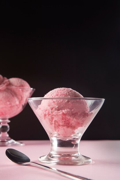 맛있는 핑크 아이스크림 정물