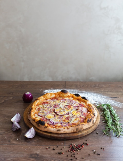 Foto gratuita pizza deliziosa, pizza italiana tradizionale.