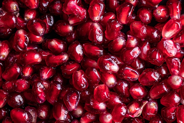Free Photo delicious pomegranate close up