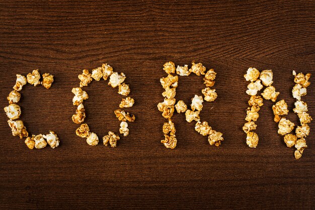 Foto gratuita popcorn delizioso, parola di mais