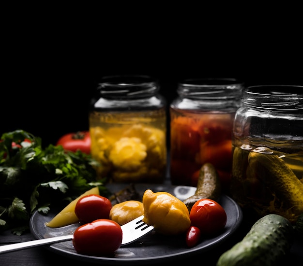 Free photo delicious preserved vegetables on plate