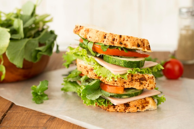 Бесплатное фото Вкусный бутерброд с овощами