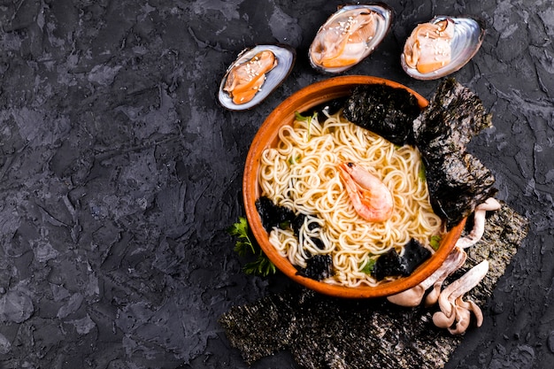 Free photo delicious seafood noodles copy space