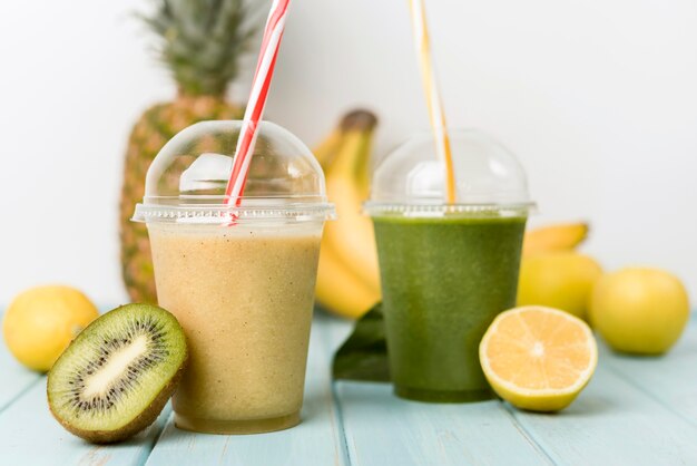 Delicious smoothies with kiwi and lemon