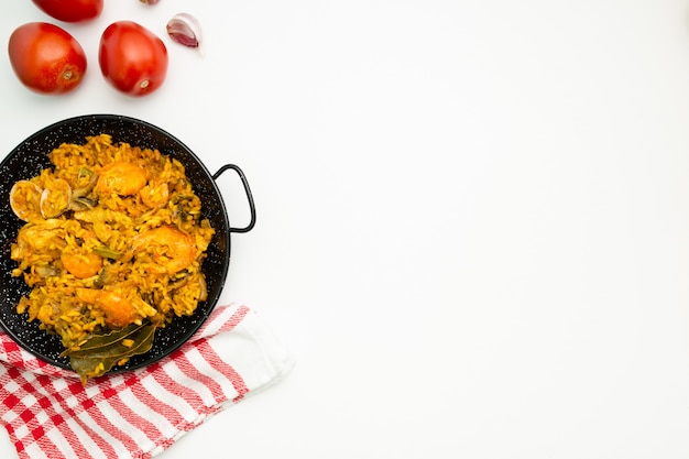 Free photo delicious spanish rice in a paella pan on white background