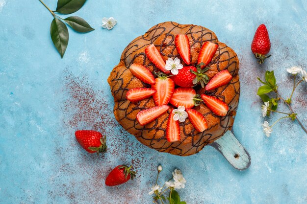 Delicious strawberry chocolate cake with fresh strawberries