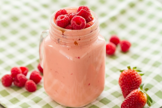 Free photo delicious strawberry smoothie