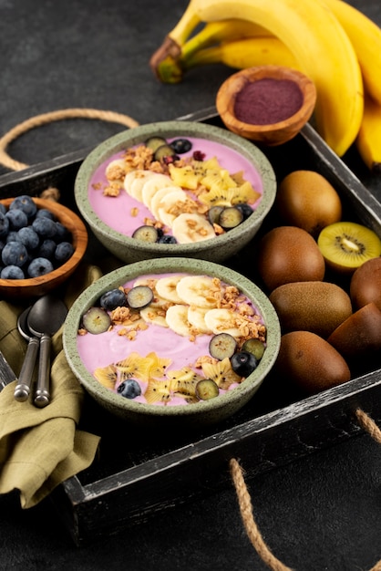 Foto gratuita deliziosa composizione dolce açai bowl