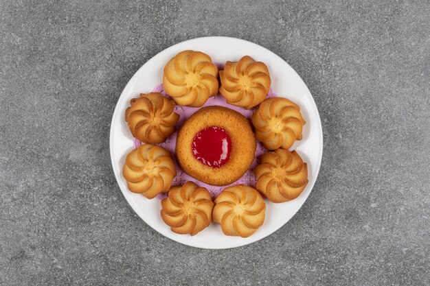 Free photo delicious sweet biscuits on white plate.