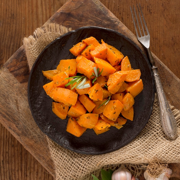 Free photo delicious sweet potatoes on plate top view