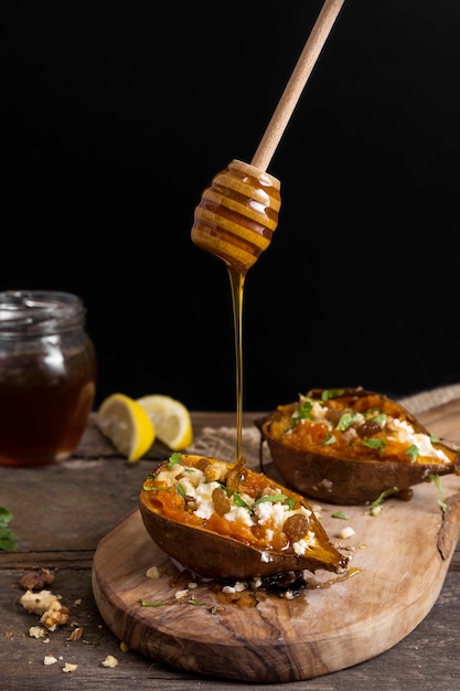 Free photo delicious sweet potatoes with honey