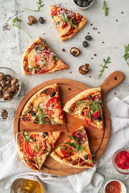 Find the Perfect Image for Your Delicious Traditional Pizza Arrangement with Our Free Stock Photos