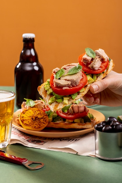 Foto gratuita deliziosa ricetta di tonno bianco natura morta