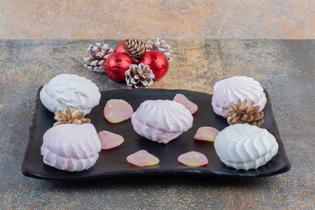 Free photo delicious zephyrs with jelly candies and pinecones . high quality photo