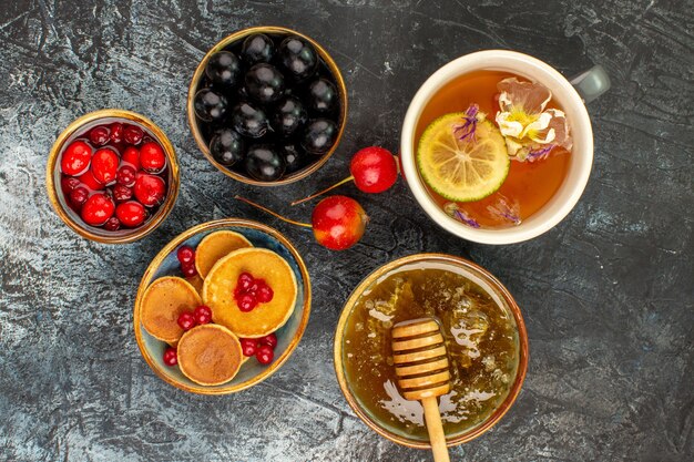 Foto gratuita delizioso dessert gustoso per la celebrazione