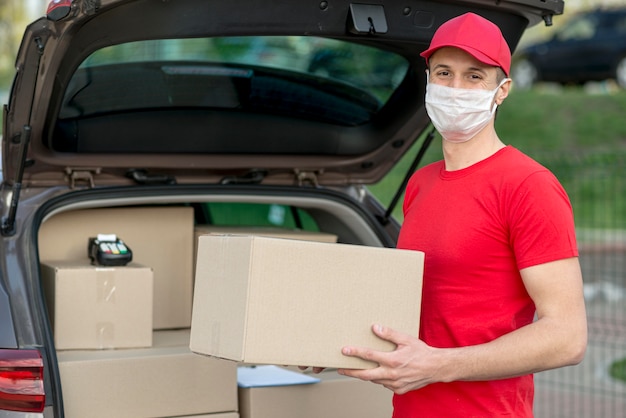 Delivery man wearing mask