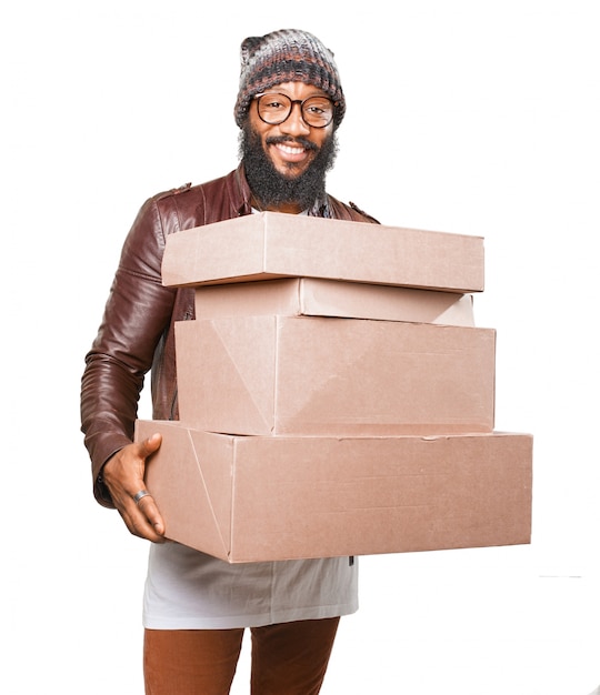 Foto gratuita uomo di consegna con le scatole