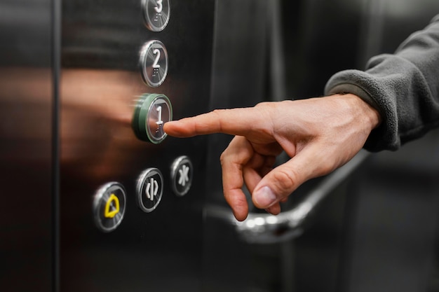 Free photo delivery man with package at elevator close up