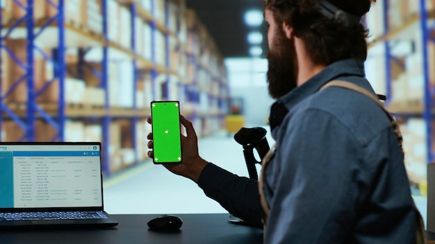 Delivery station associate works with greenscreen display