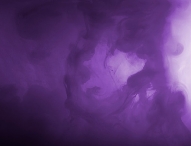 Free photo dense cloud between purple haze