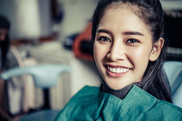 The dentist examines the patient's teeth.