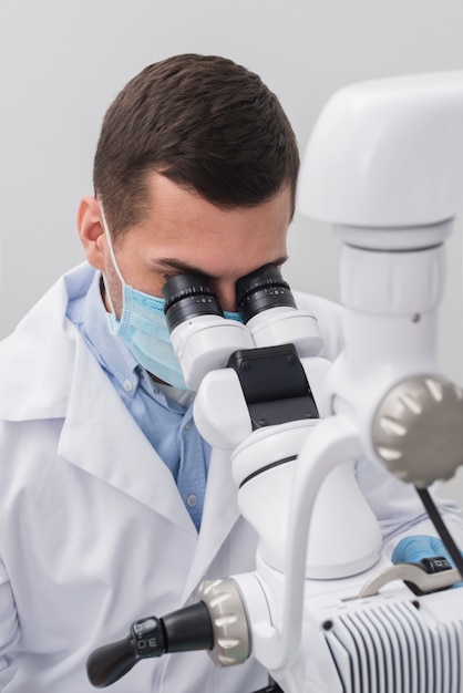 Free photo dentist examining woman