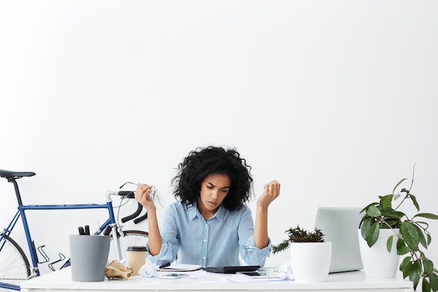 Free photo depressed tired woman feeling stressed and exhausted while calculating bills online