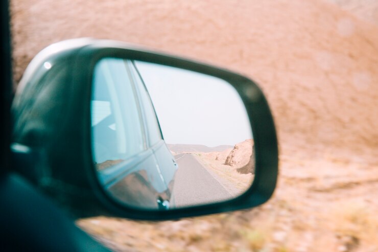 Free Photo desert landscape in car mirror