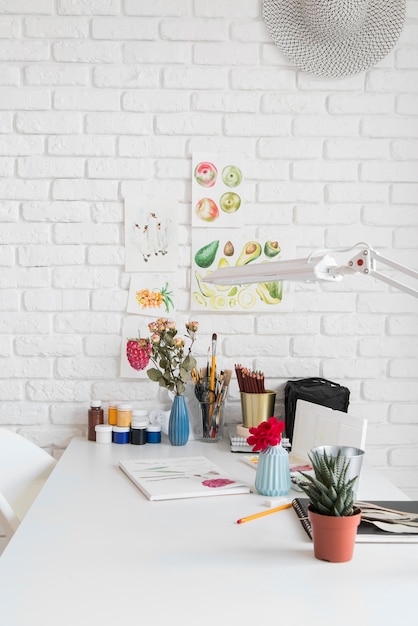 Desk arrangement with drawing