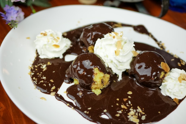 Free photo dessert on a restaurant table