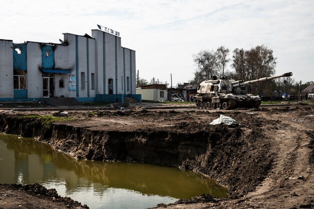 Foto gratuita distrutta la guerra della città russa in ucraina