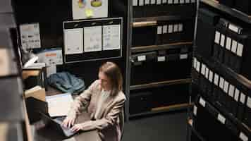 Free photo detective closes laptop on office desk