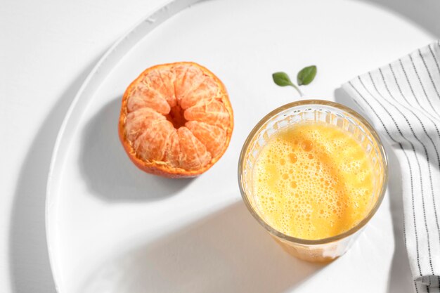 Detox drink arrangement with clementine