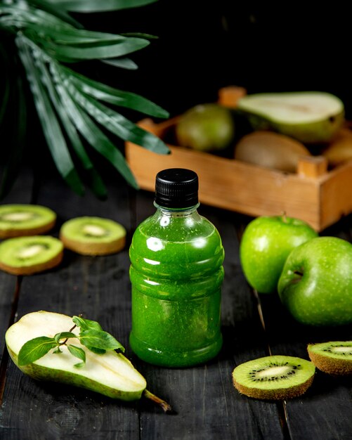 Detox made from kiwi and apples