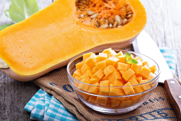 Free photo diced butternut squash in a bowl